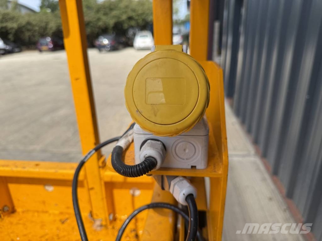 JCB S 1930 E Škarjaste dvižne ploščadi