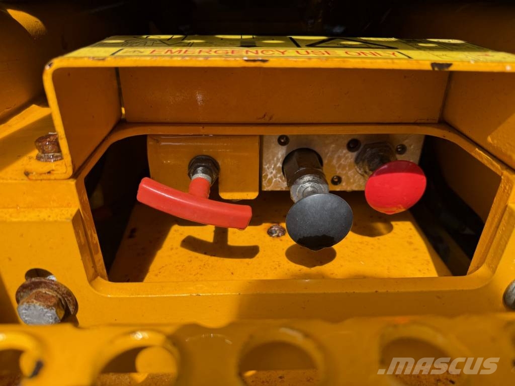 JCB S 1930 E Škarjaste dvižne ploščadi