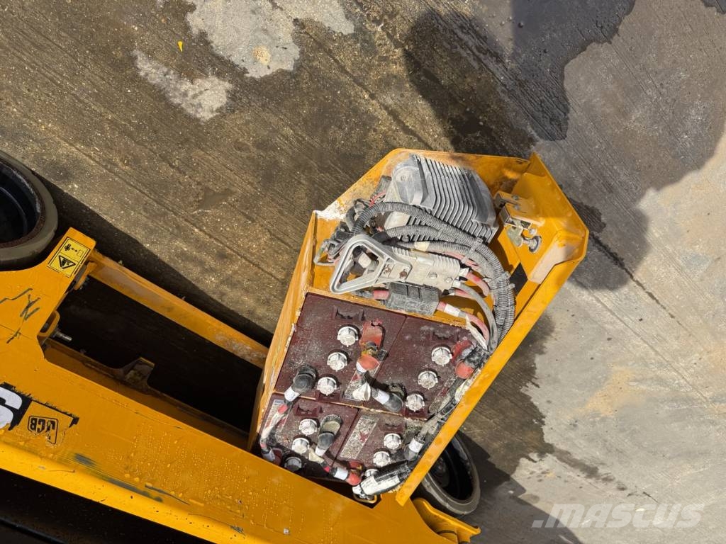 JCB S 1930 E Škarjaste dvižne ploščadi