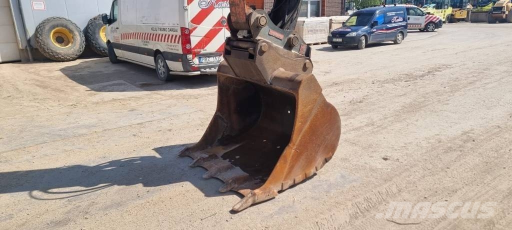 Hitachi ZX 210 LC-3 حفارات زحافة