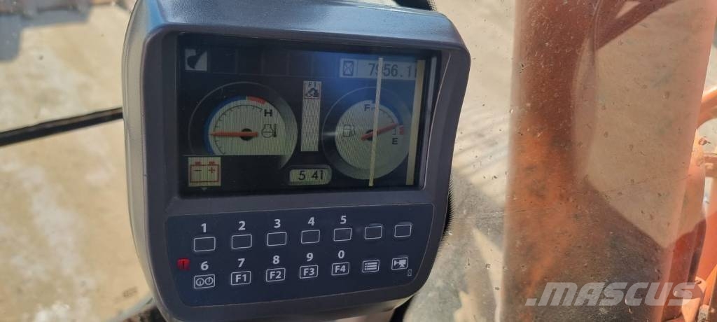 Hitachi ZX 210 LC-3 حفارات زحافة
