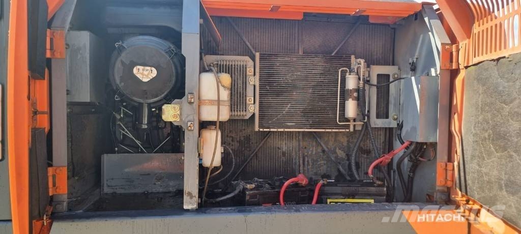 Hitachi ZX 210 LC-3 حفارات زحافة