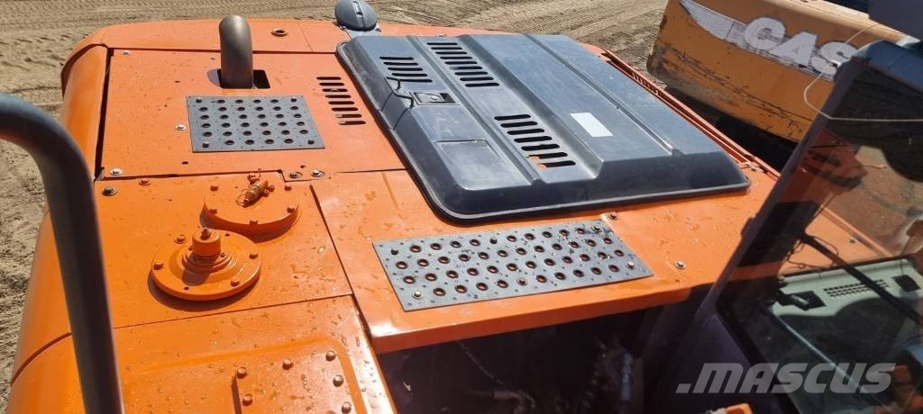 Hitachi ZX 210 LC-3 حفارات زحافة