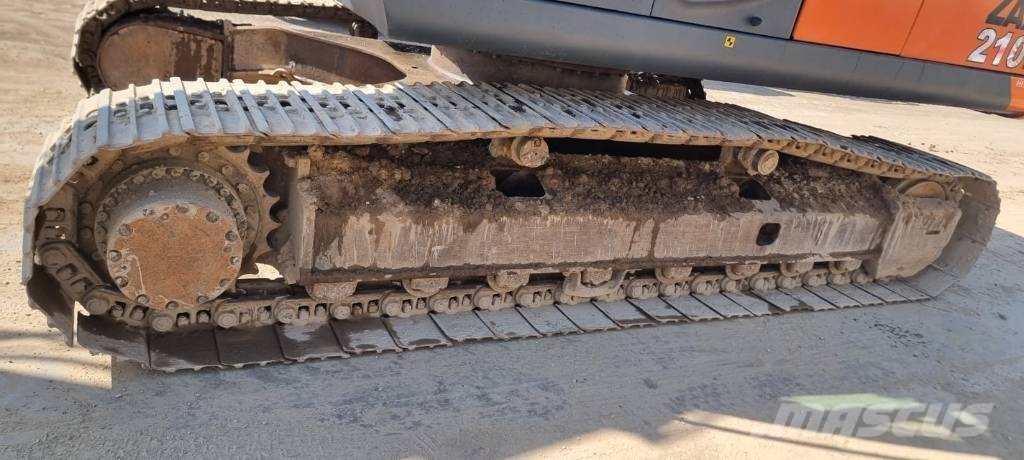 Hitachi ZX 210 LC-3 حفارات زحافة