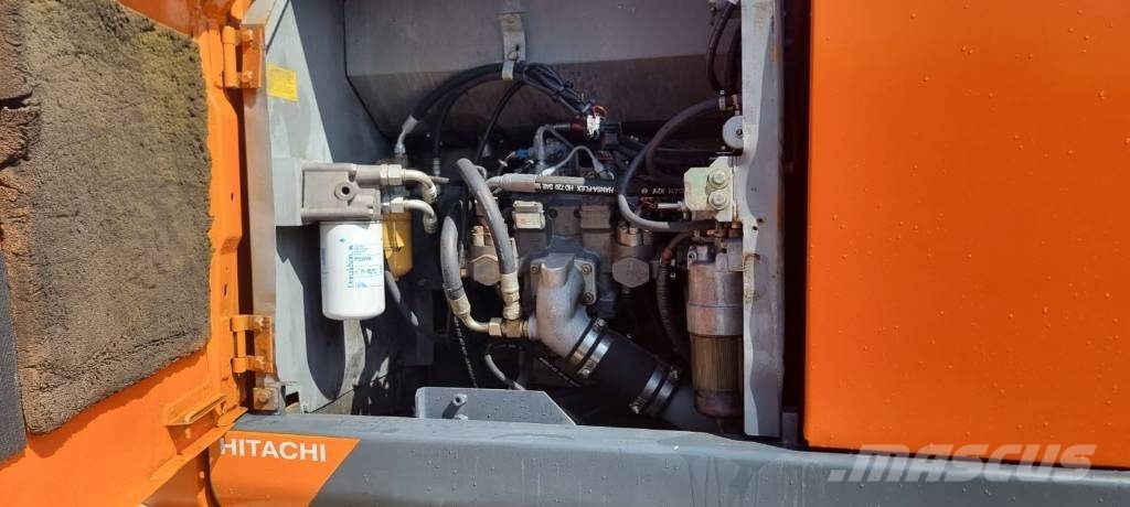 Hitachi ZX 210 LC-3 حفارات زحافة
