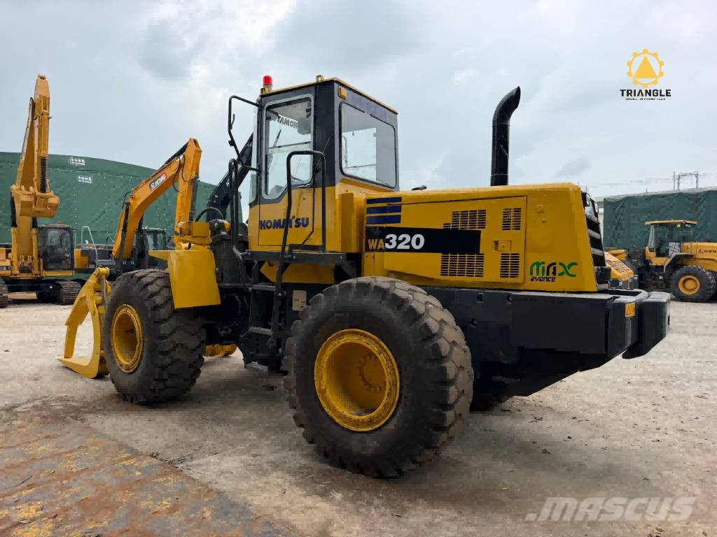 Komatsu WA 320 휠로우더