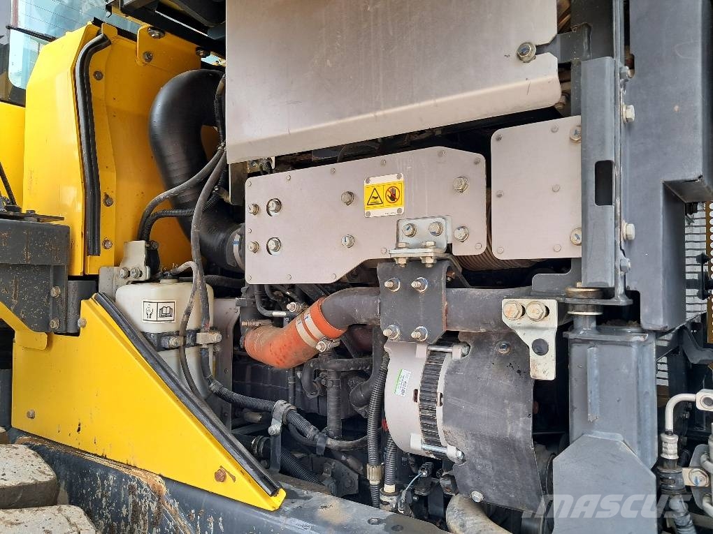 Komatsu WA270-8 Kolesni nakladalci