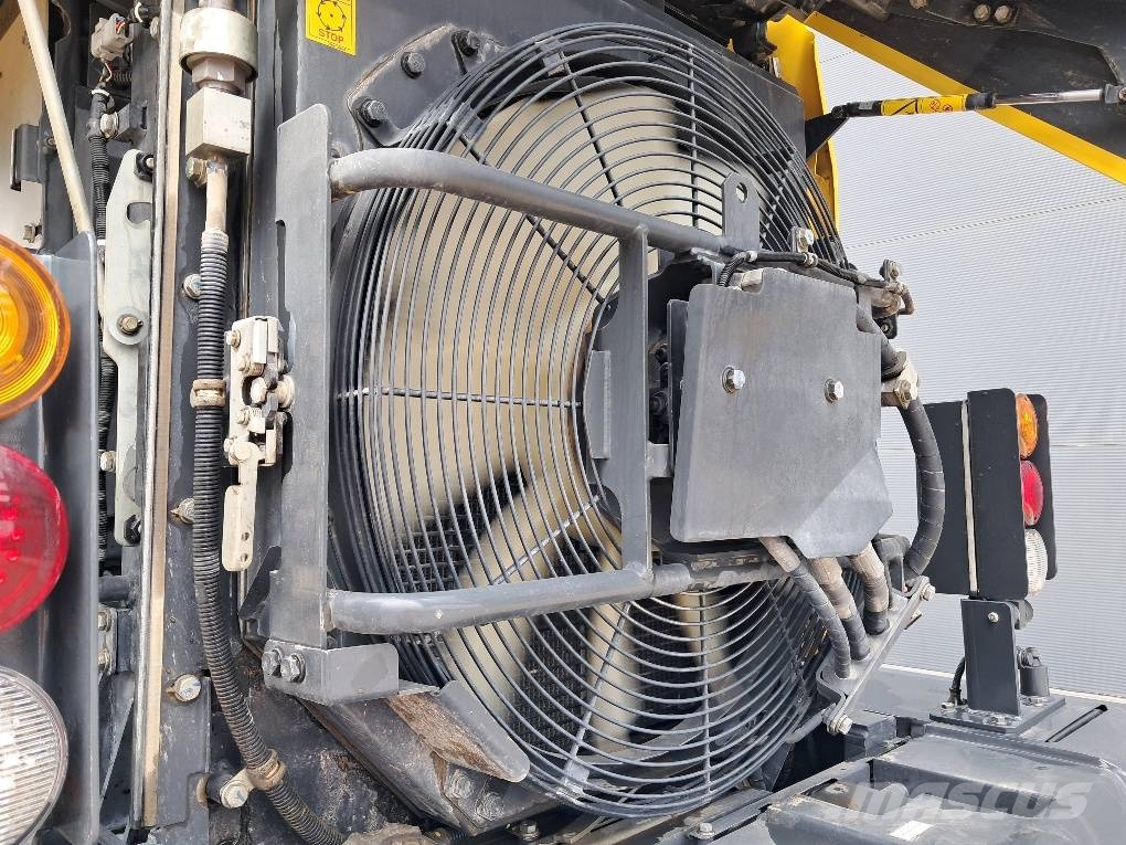 Komatsu WA270-8 Kolesni nakladalci