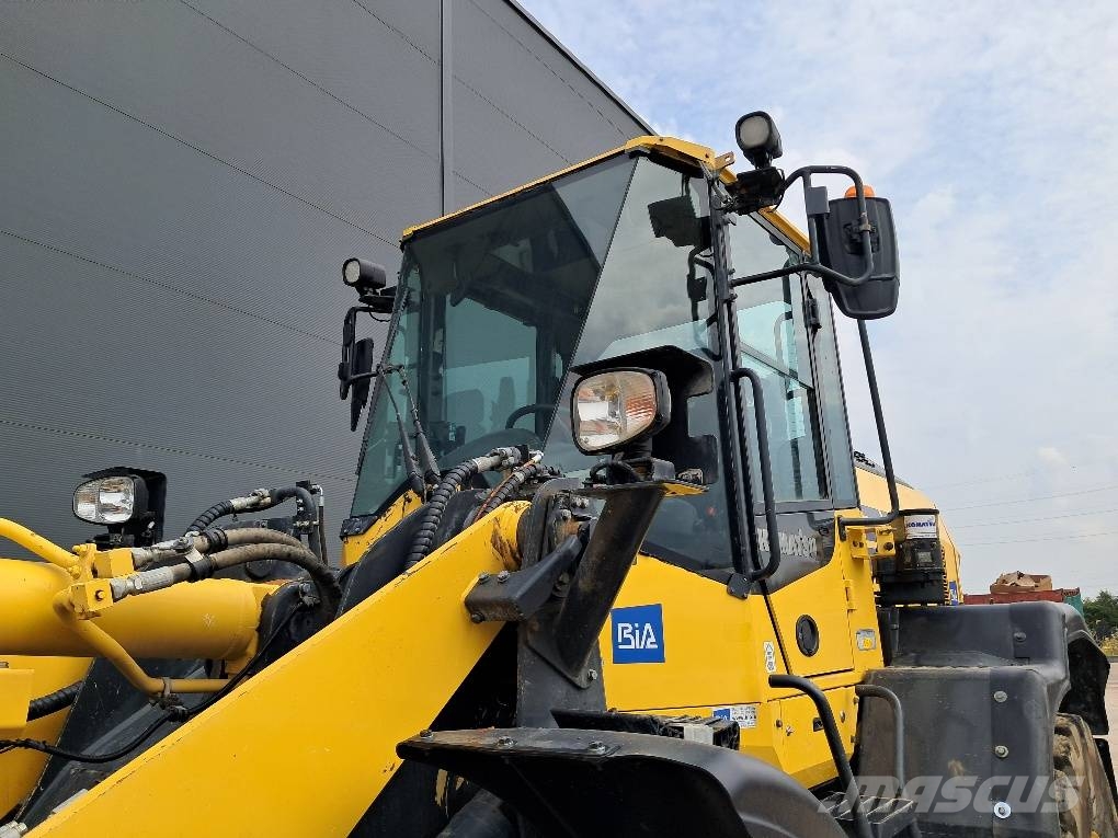 Komatsu WA270-8 Kolesni nakladalci