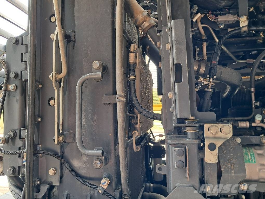 Komatsu WA270-8 Kolesni nakladalci