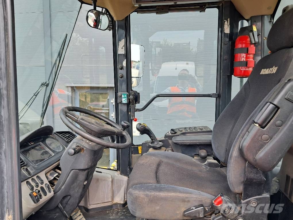 Komatsu WA270-8 Kolesni nakladalci