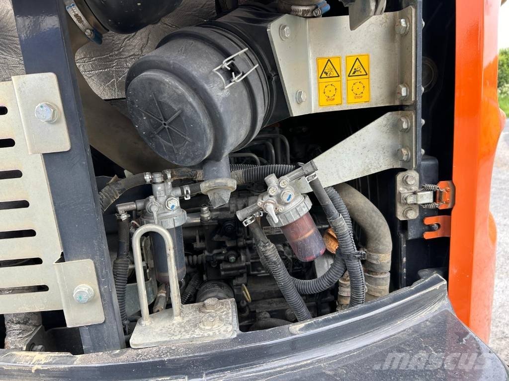 Hitachi ZX 26 U-6 Міні-екскаватори < 7т