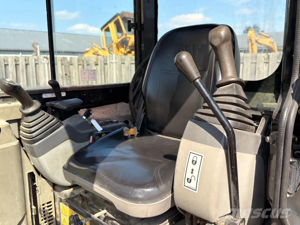CAT 303.5C CR - Mini excavator / 3 buckets / hammer li حفارات صغيرة أقل من 7 طن (حفارات صغيرة)