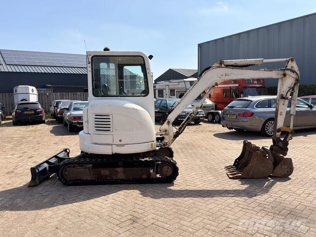CAT 303.5C CR - Mini excavator / 3 buckets / hammer li حفارات صغيرة أقل من 7 طن (حفارات صغيرة)
