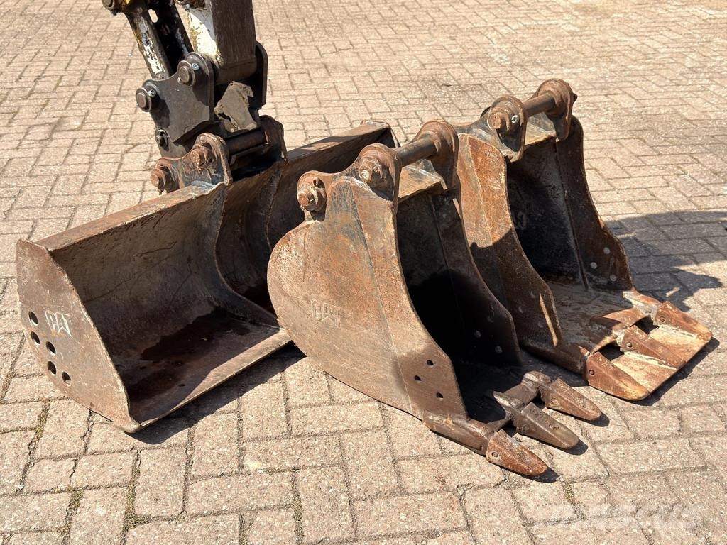 CAT 303.5C CR - Mini excavator / 3 buckets / hammer li حفارات صغيرة أقل من 7 طن (حفارات صغيرة)