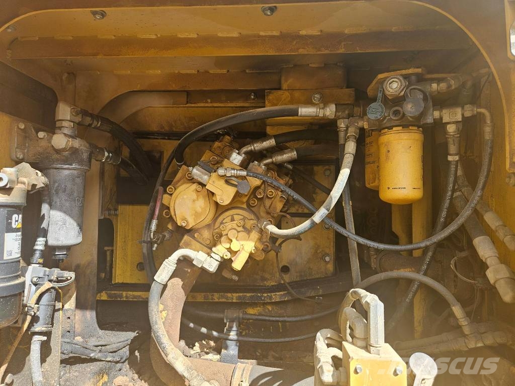 CAT 330 대형 굴삭기 29톤 이상