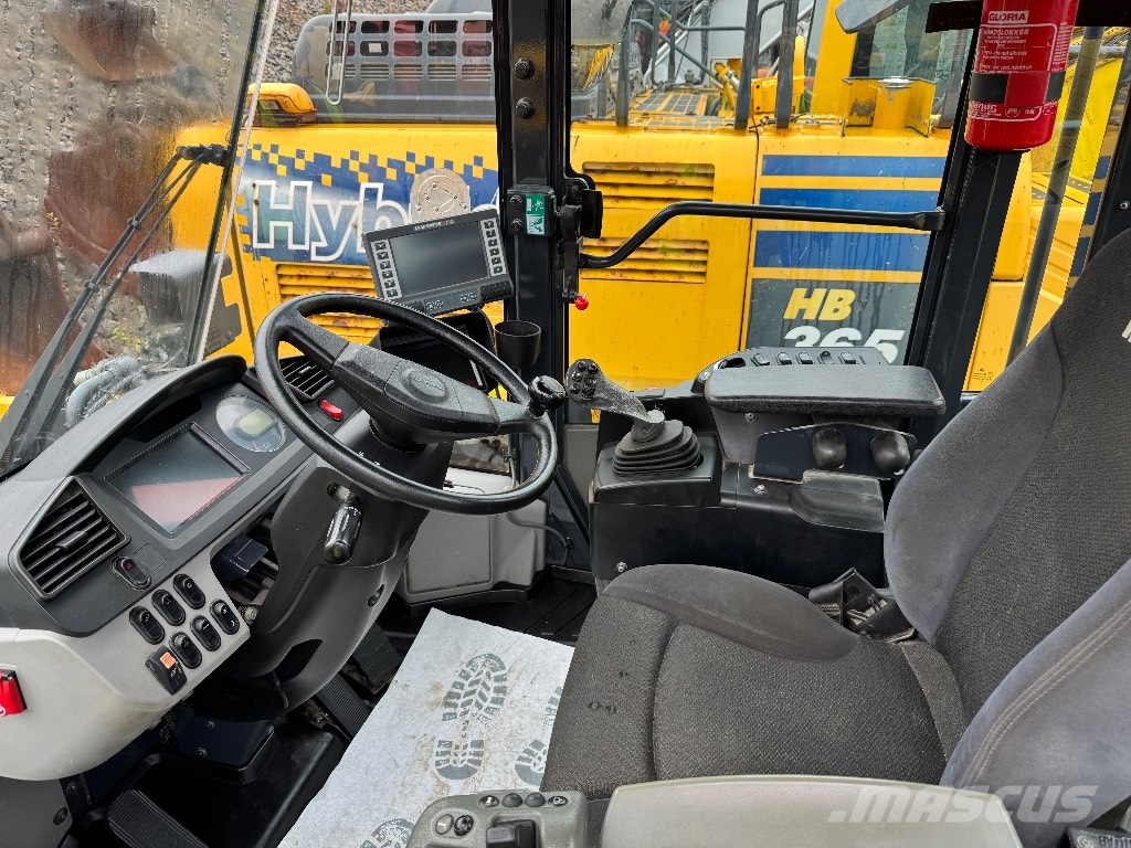 Komatsu WA 270-8 Wielladers