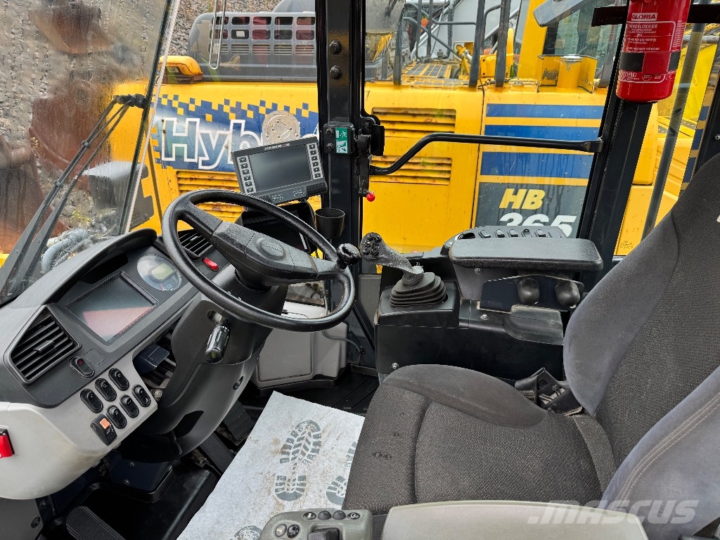 Komatsu WA 270-8 Wielladers