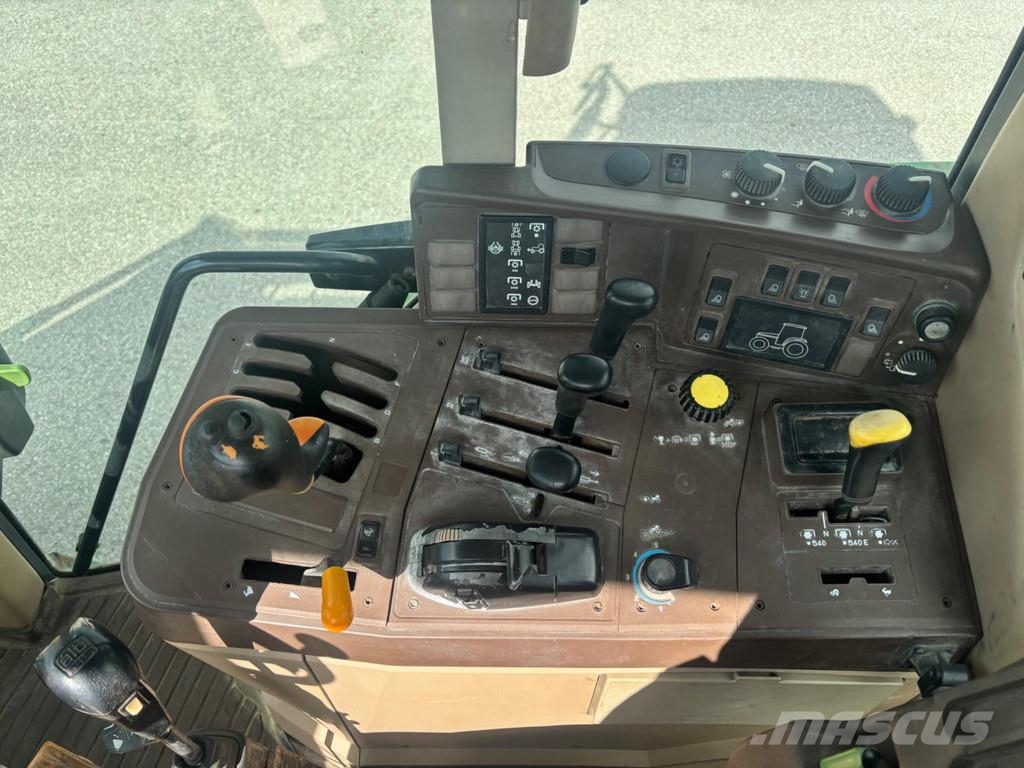 John Deere 6210 Front Loader Трактори