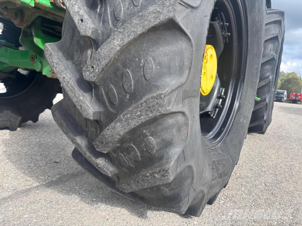 John Deere 6210 Front Loader Трактори