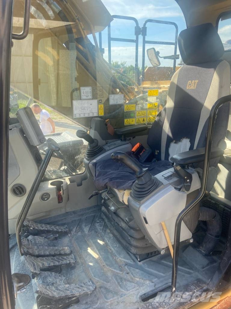 CAT 323 EL Bageri guseničari