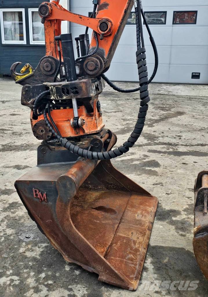 Hitachi ZX85US Midi bageri 7t – 12t