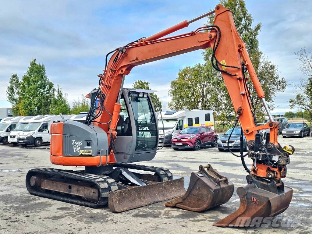 Hitachi ZX85US Midi bageri 7t – 12t
