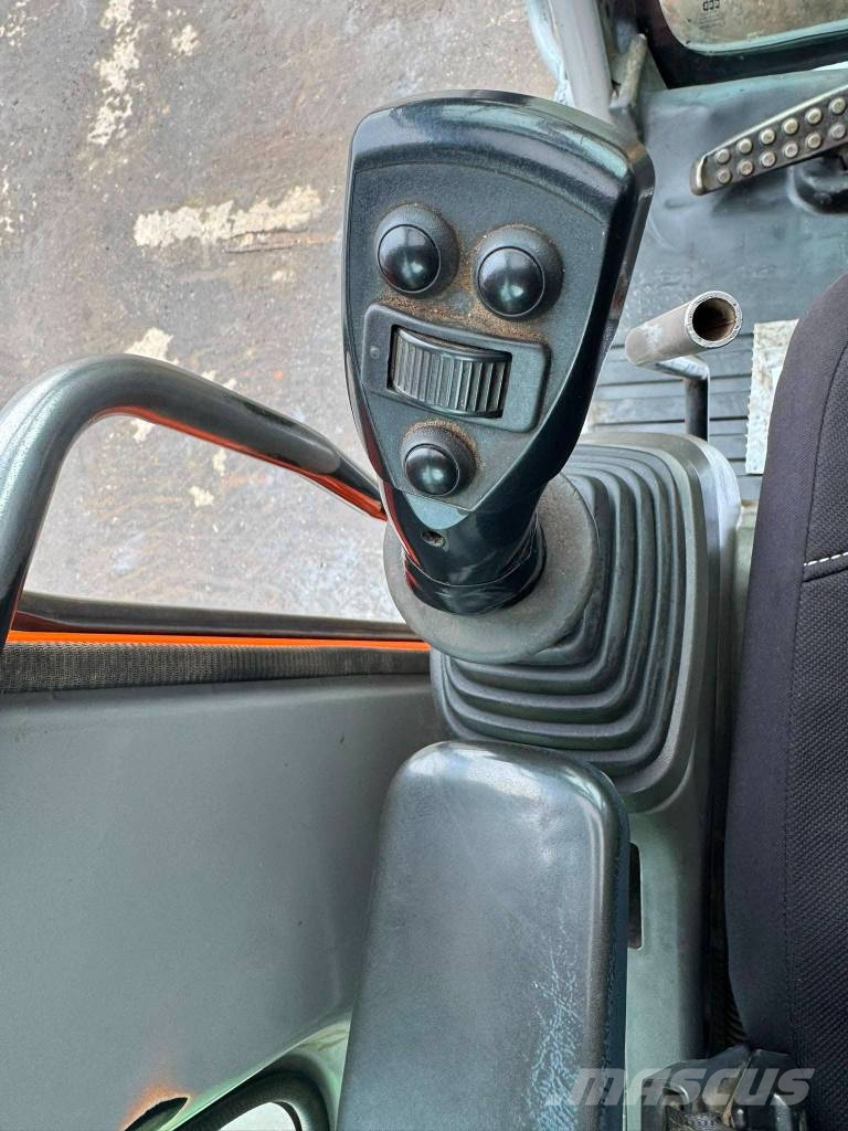 Hitachi ZX85US Midi bageri 7t – 12t