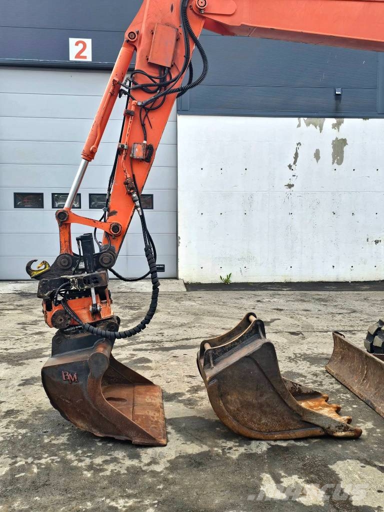 Hitachi ZX85US Midi bageri 7t – 12t