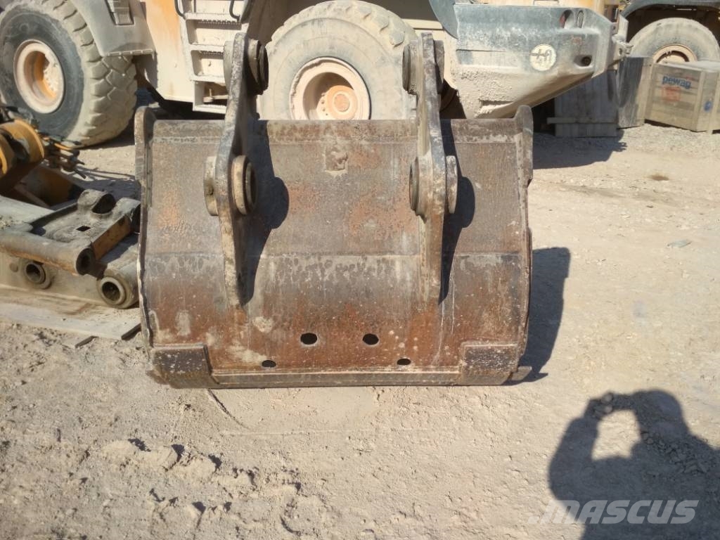 Hitachi STICK 8 m length with bucket ZX 470 LC H-3 Gieken en dippers
