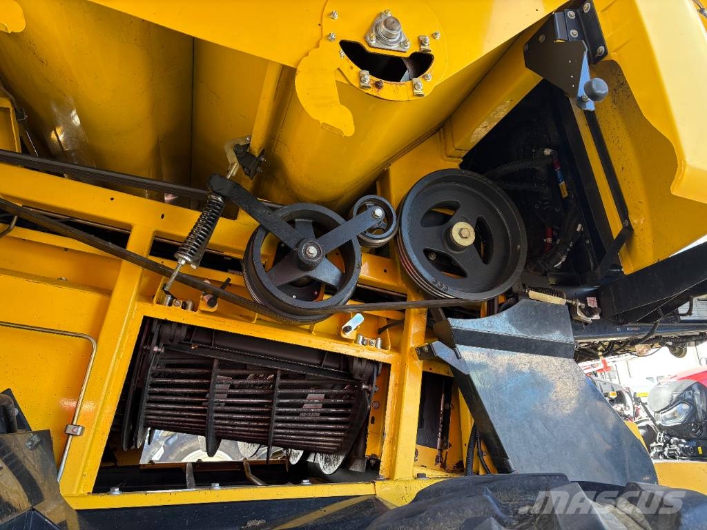 New Holland CR 8.90 حصادات