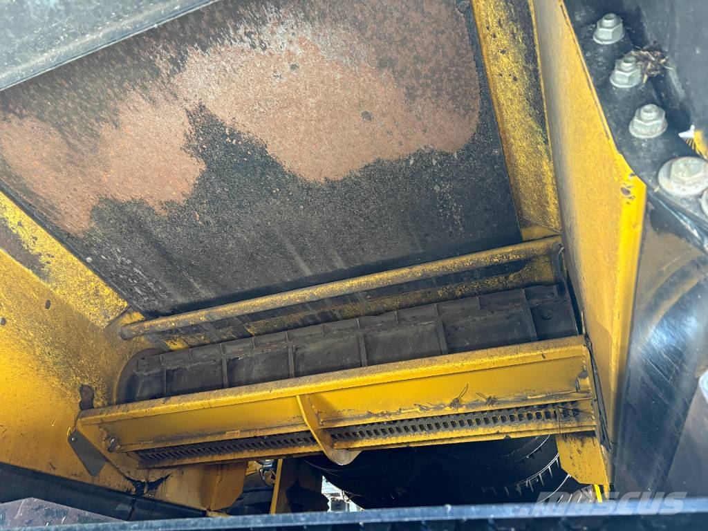 New Holland CR 8.90 حصادات