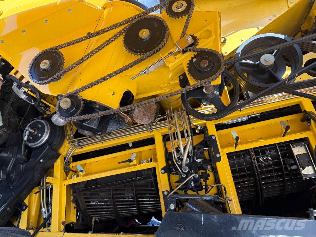 New Holland CR 8.90 حصادات