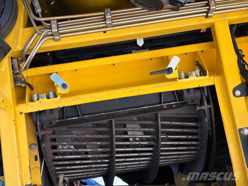 New Holland CR 8.90 حصادات