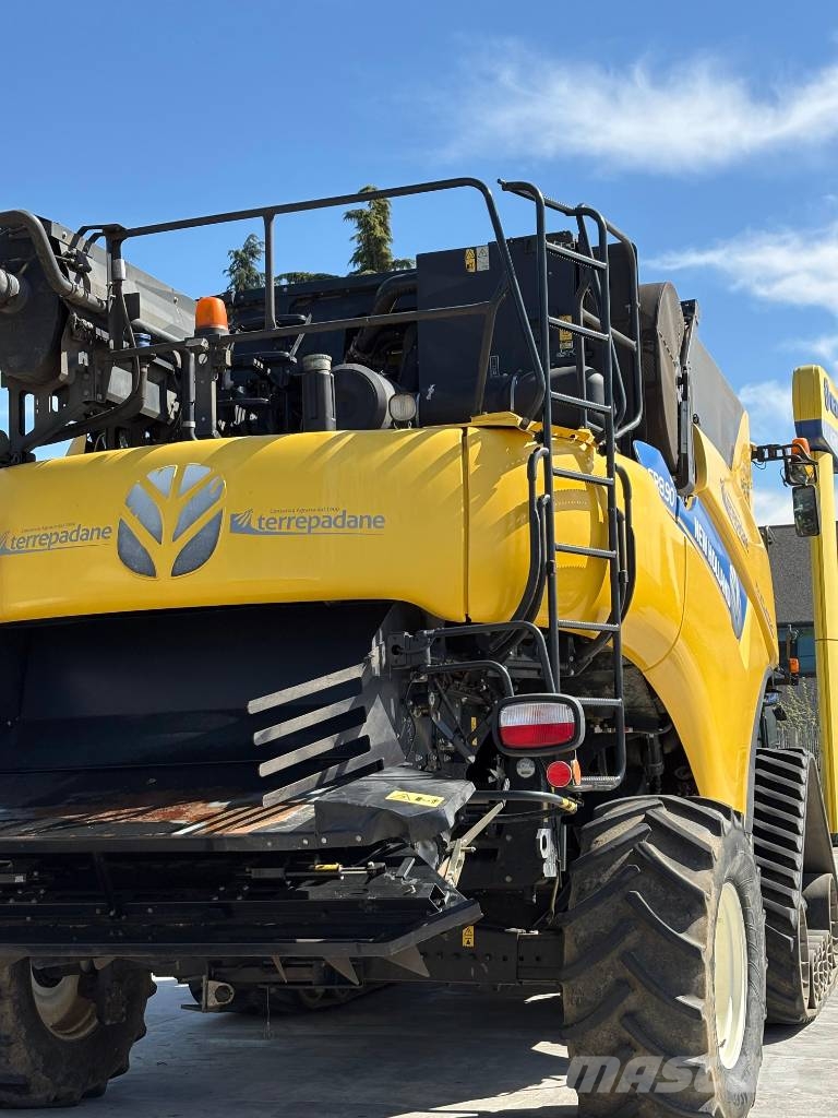 New Holland CR 8.90 حصادات