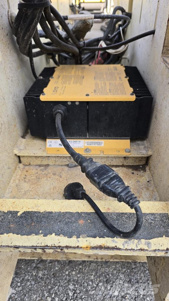JLG 2630ES Scherenarbeitsbühne elektrisch Outros elevadores e plataformas