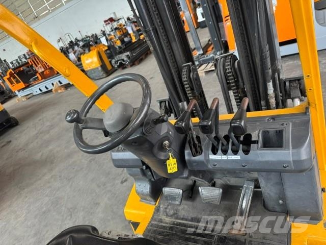 Nissan U1D2A25LH Nestekaasutrukit