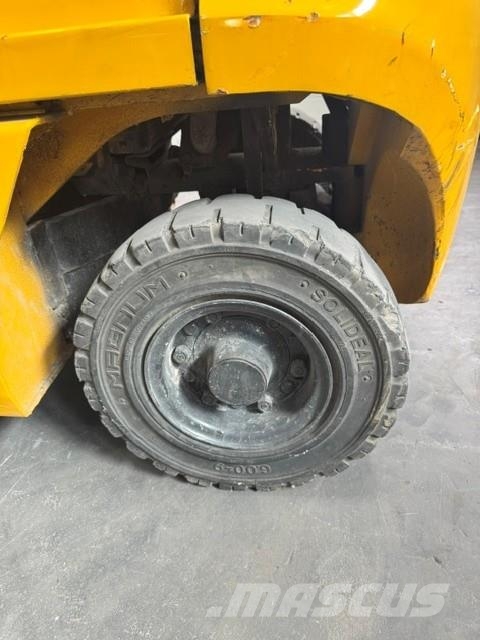 Nissan U1D2A25LH Nestekaasutrukit