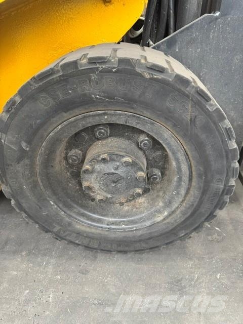 Nissan U1D2A25LH Nestekaasutrukit