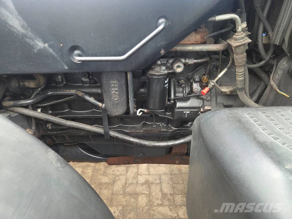 New Holland TM 175 Traktorji