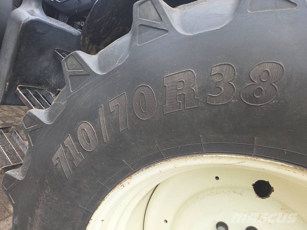 New Holland TM 175 Traktorji