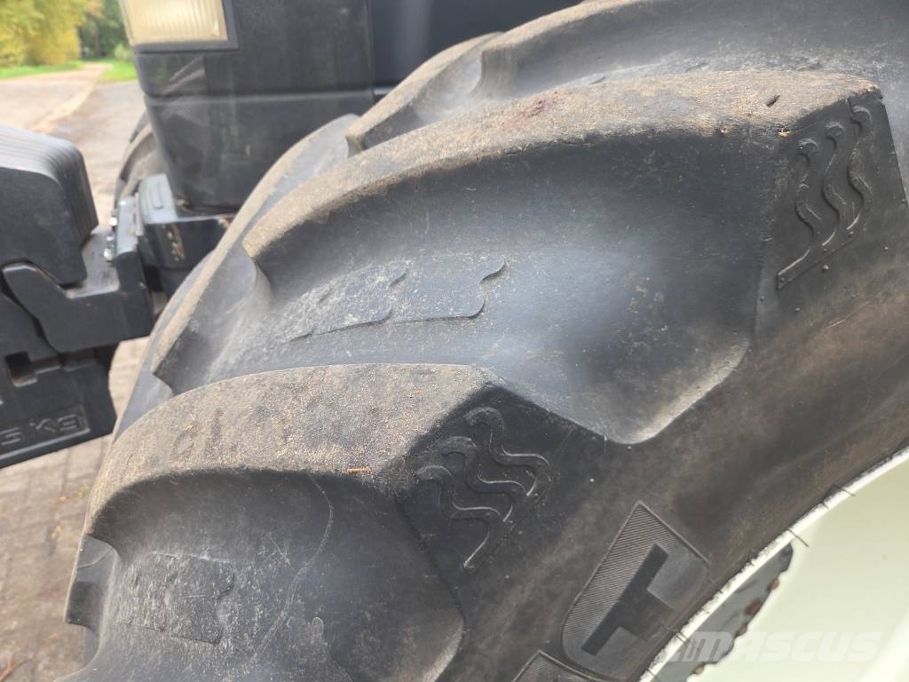 New Holland TM 175 Traktorji