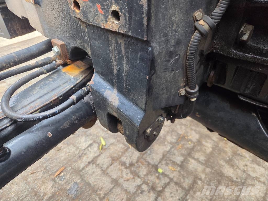 New Holland TM 175 Traktorji