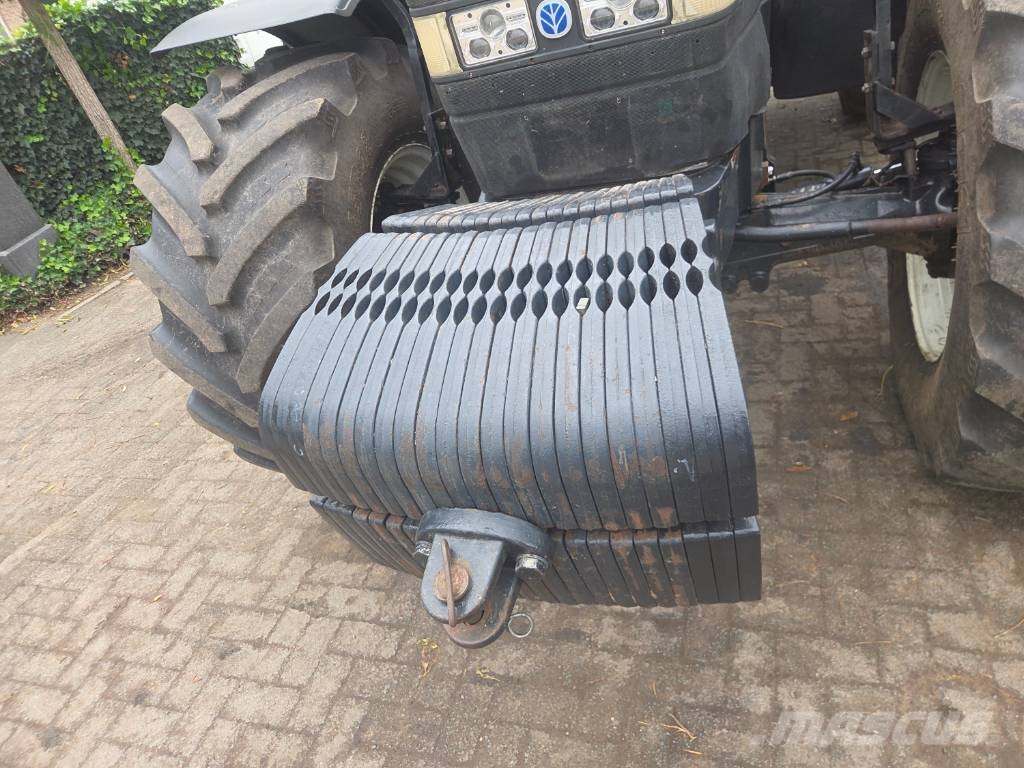 New Holland TM 175 Traktorji