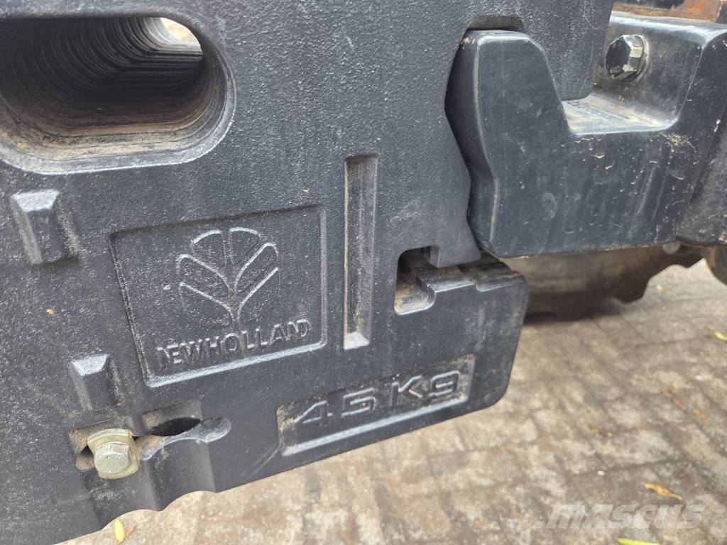 New Holland TM 175 Traktorji