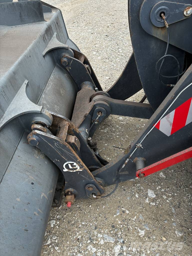 Doosan DL 280-7 Gumikerekes homlokrakodók