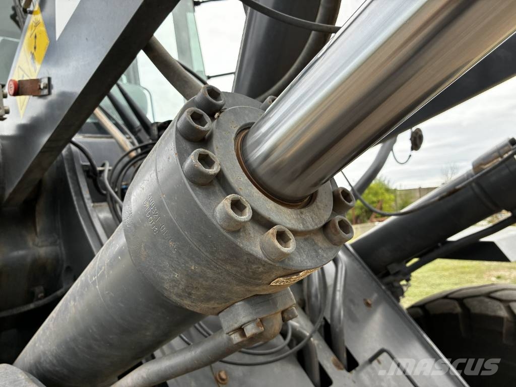 Doosan DL 280-7 Gumikerekes homlokrakodók