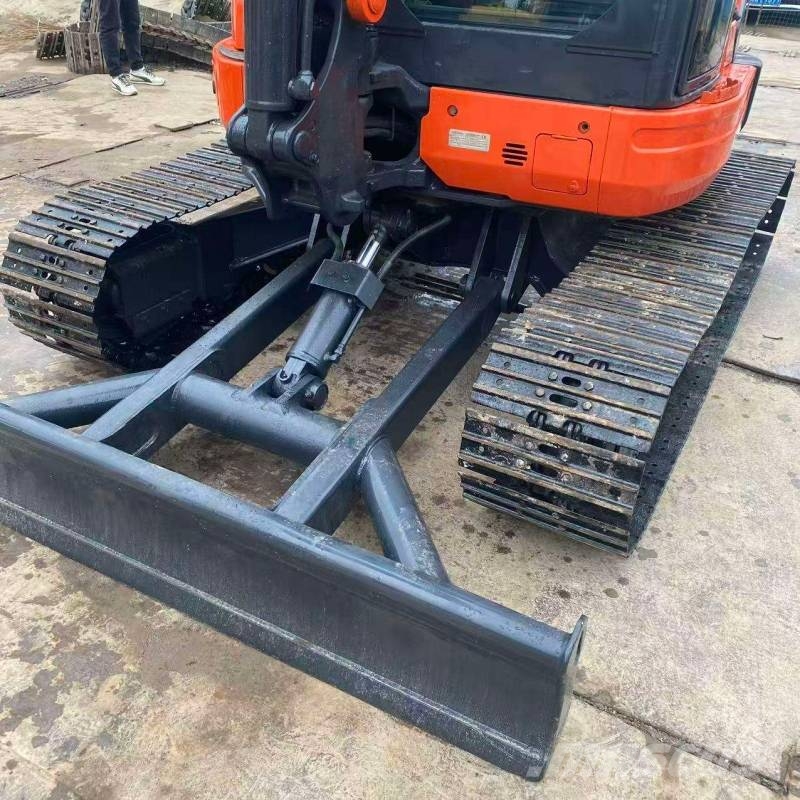 Kubota U 55-4 小型挖土機/掘鑿機<7t(小型挖掘機)