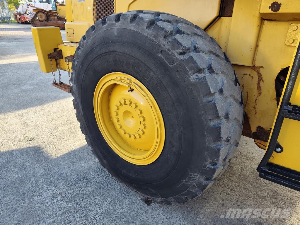 CAT 938H . Gumikerekes homlokrakodók