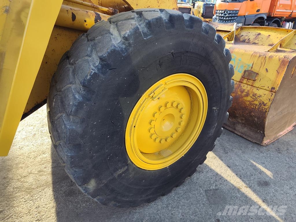 CAT 938H . Gumikerekes homlokrakodók